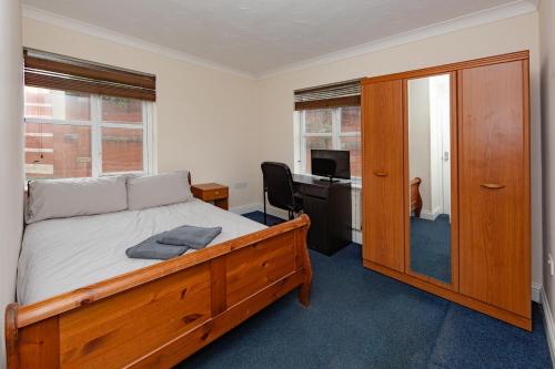 Spacious 3 bed flat in Colchester - Free parking – khách sạn tại Greenstead
