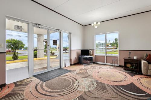 Relax Inn Greeneville - image 6