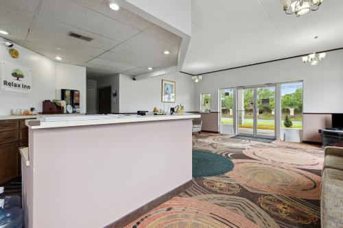 Relax Inn Greeneville - image 9