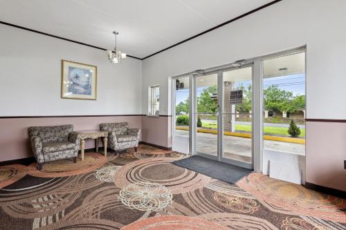 Relax inn by OYO Greeneville Near Hwy US-321