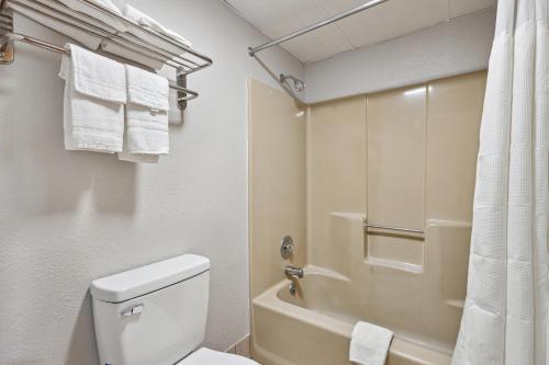 Relax Inn Greeneville - image 14