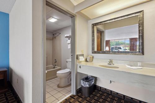 Relax Inn Greeneville - image 12