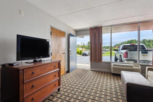 Relax Inn Greeneville - image 4