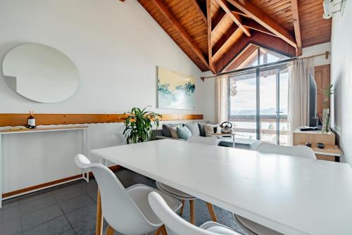 Penthouse con vista al lago y montañas - image 2