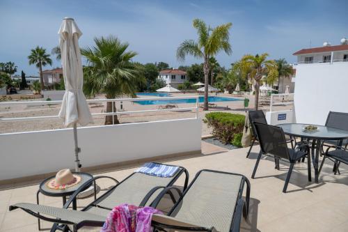 One-Bedroom Apartment with Pool View image 8