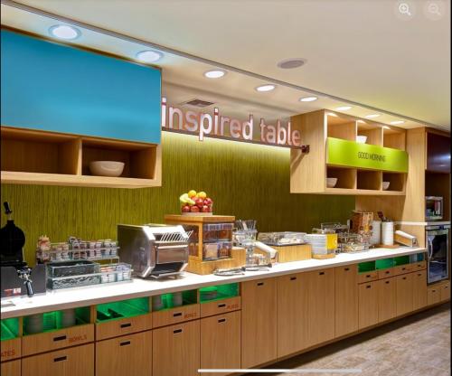 Ételek és italok, Home2 Suites by Hilton Newark Airport in Newark (New Jersey)