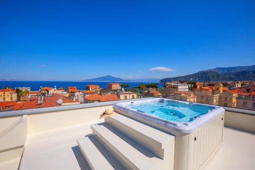 AMORE RENTALS - The Square Penthouse, Sorrento (fotografie 9)