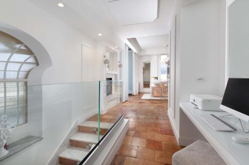 AMORE RENTALS - The Square Penthouse - image 5