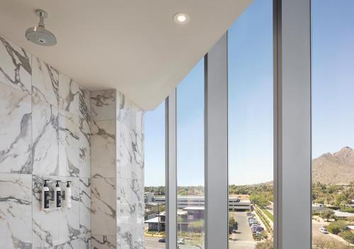 King Studio Suite - City View image 1