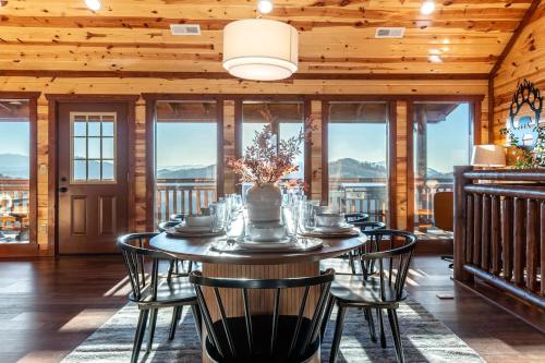 Pet-Friendly, Pool, Game Room, Hot Tub, Theater in Pigeon Forge Suburbs