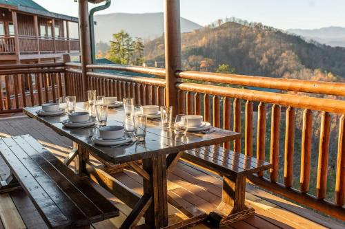 Pet-Friendly, Pool, Game Room, Hot Tub, Theater in Pigeon Forge Suburbs