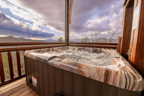 Hot tub, Pet-Friendly, Pool, Game Room, Hot Tub, Theater in Pigeon Forge Suburbs