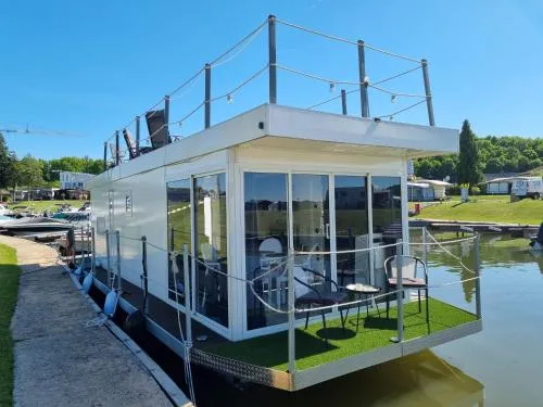 Main Hausboot Lore in der Marina Trosdorf bei Bamberg in Bischberg, Deutschland