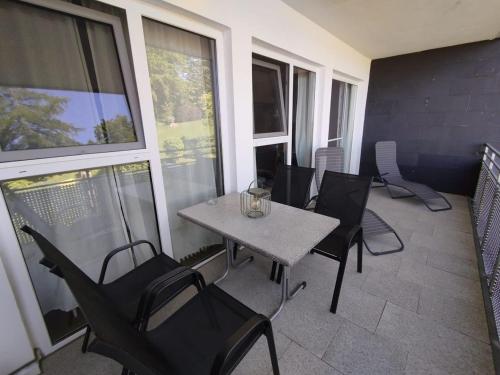 One-Bedroom Apartment image 6