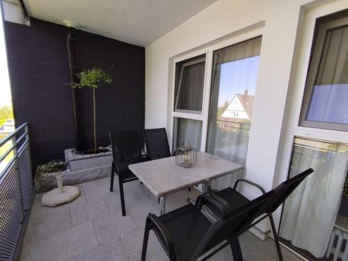 One-Bedroom Apartment image 5