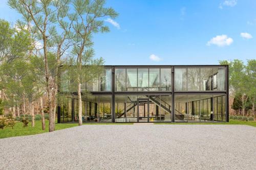 One of a kind Glass House! in Springs (NY)