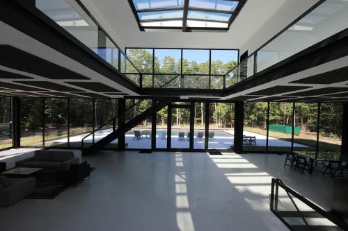One of a kind Glass House! in Springs (NY)