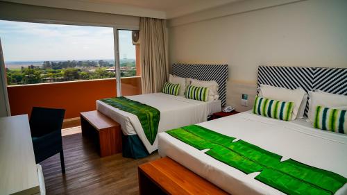 Premier Family Room - includes Hot Beach Water Park tickets image 9