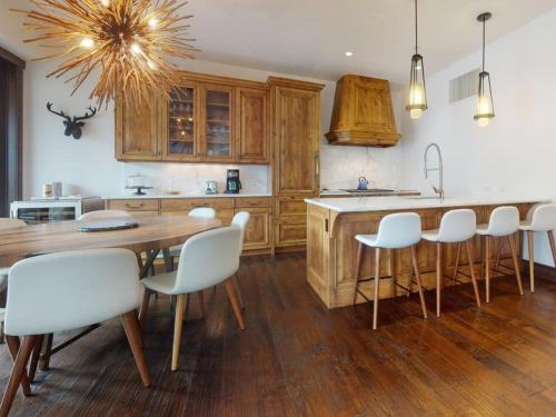 Three-Bedroom Superior Apartment