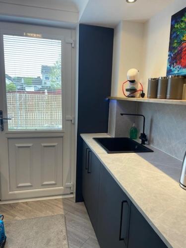 keuken, Modern flat in quiet residential cul-de-sac in Kilwinning