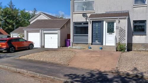 Buitenkant, Modern flat in quiet residential cul-de-sac in Kilwinning