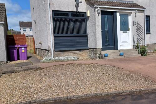 Buitenkant, Modern flat in quiet residential cul-de-sac in Kilwinning