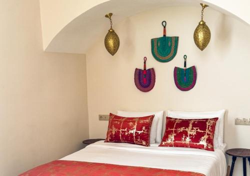 1 queen bed, 1 twin bed