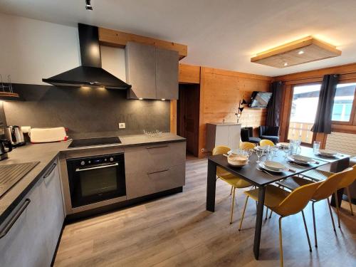 Appartement 6 personnes, centre station, rénové, balcon