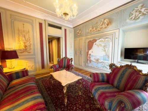 room detail thumbnail 1