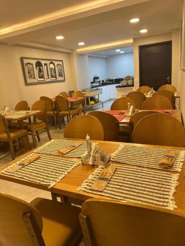 مطعم, Palace Hotel in آنجرا دوس ريس