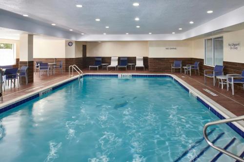 Fairfield Inn & Suites Detroit Livonia - image 11