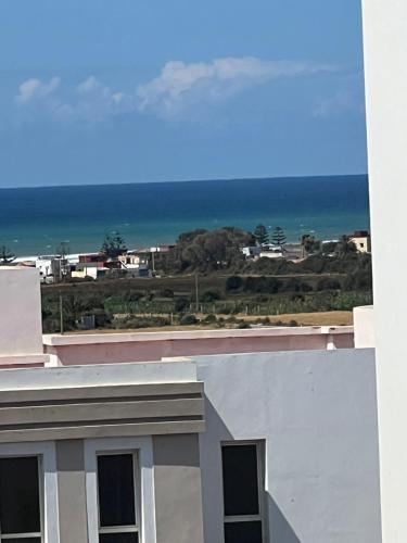 Vue mer, confort, plage à 10 min – khách sạn tại Sidi Rahal