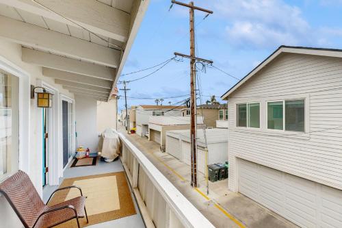 Nautical Newport DuplexUpper Unit in Newport Beach, USA