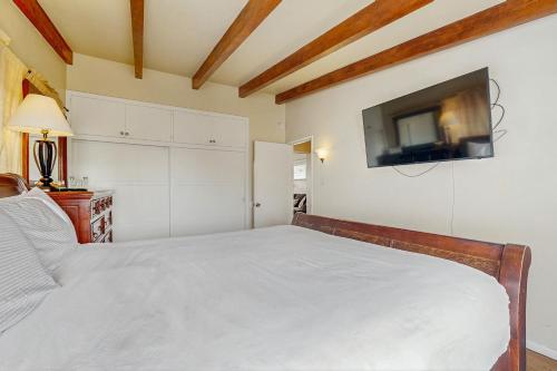 Nautical Newport DuplexUpper Unit in Newport Beach, USA