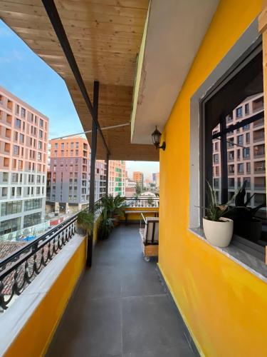 Cozy big apartment with balcony, Tirana (photo 2)