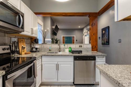 Kitchen, Tranquility House 2BR Central Location in ATL in Cascade Road