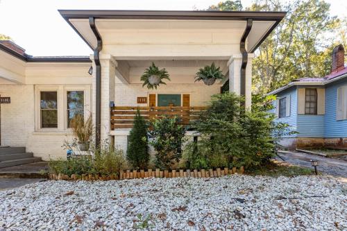 Exterior view, Tranquility House 2BR Central Location in ATL in Cascade Road