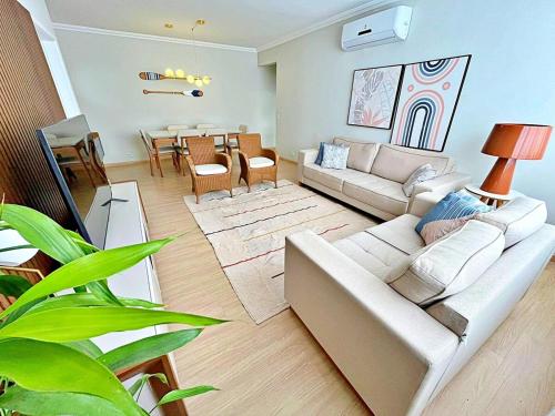 Apartamento 100 metros Praia Pitangueiras Guaruja near Restaurante Fogao Caipira