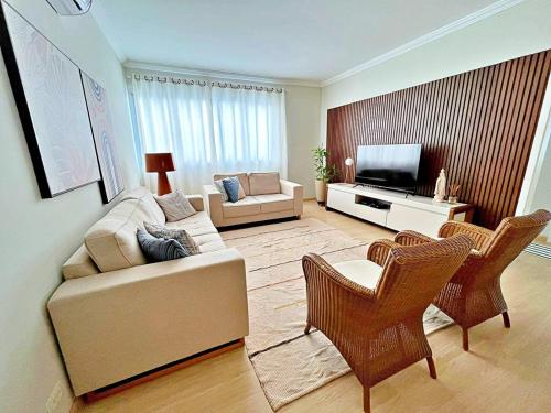 Shared lounge/TV area, Apartamento 100 metros Praia Pitangueiras Guaruja near Restaurante Fogao Caipira