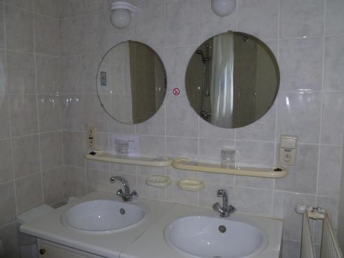 Guest house Adonis - image 4
