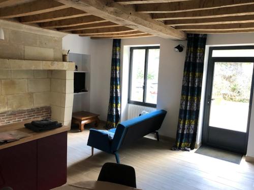 Petite maison dans fosse troglodytes in Chemellier