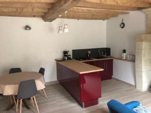 Petite maison dans fosse troglodytes in Chemellier