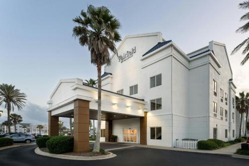 Fairfield Inn and Suites Jacksonville Beach - image 2