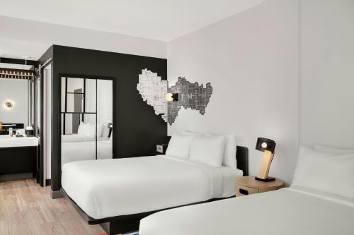 2 queen beds