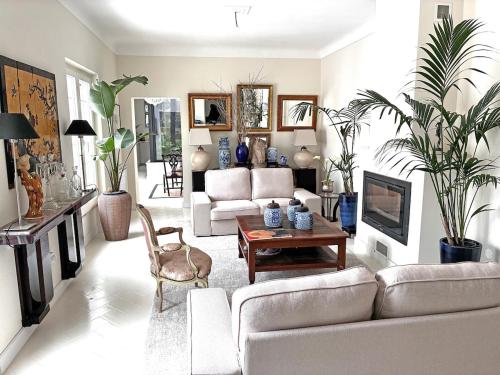 The Palm Tree House Alentejo Private swimming pool 6 suites Iconic Palm tree in อัลวิโต