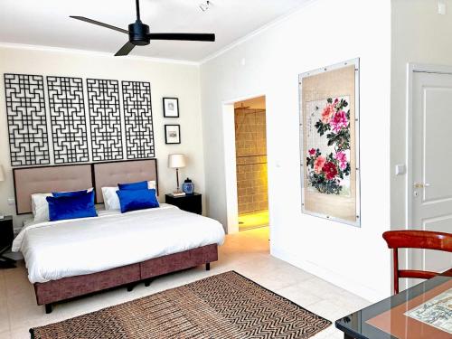 The Palm Tree House Alentejo Private swimming pool 6 suites Iconic Palm tree in อัลวิโต