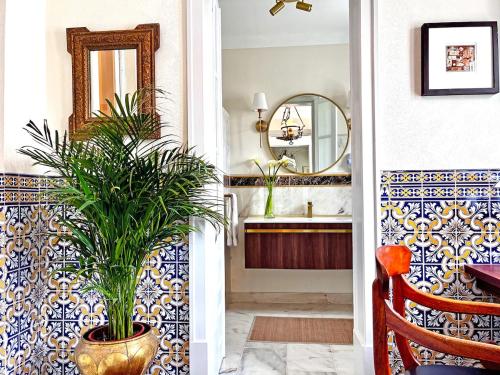 The Palm Tree House Alentejo Private swimming pool 6 suites Iconic Palm tree in อัลวิโต