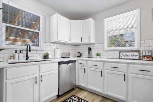 Game Room Retreat with Firepit and Gym, Sleeps 12 near Indianapolis Múzeum