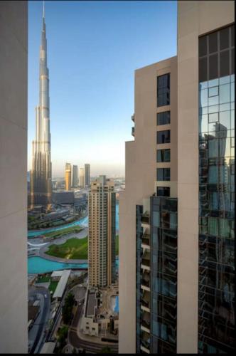 12min-walk Burj Khalifa & Dubai Mall - 2BR 10 Guests, Dubai (photo 5)