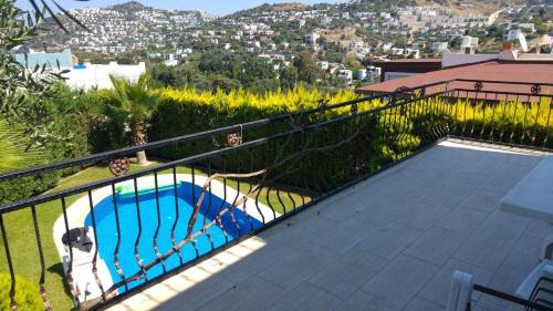Bodrum sea view flower villa in كيونبابا